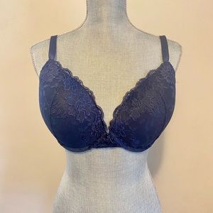 NWT. Women’s fully lined navy bra. Size 36DDD.